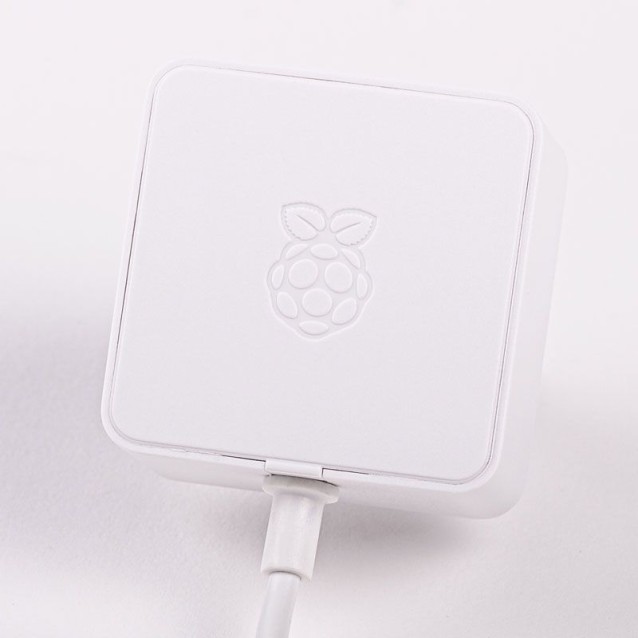 Raspberry Pi 4 napajanje belo