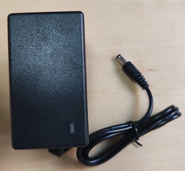 NPA-AC20010 20V/1A 20W, Coper punjac sa uzemljenjem, konektor 5.5x2.5/2.1mm